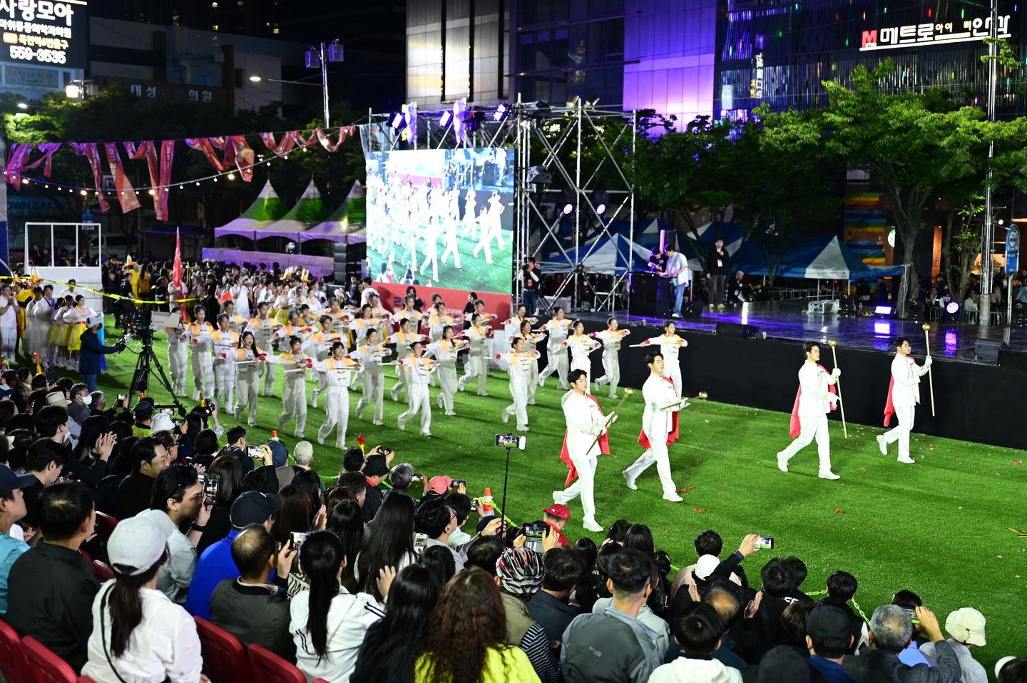 Festivalgoers are seen during the Powerful Daegu Festival in May this year [DALSEO DISTRICT OFFICE]