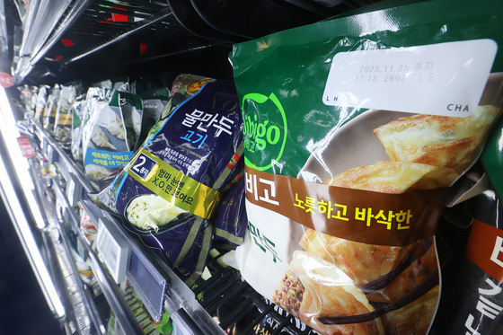 Bibigo dumplings are displayed at a supermarket in Seoul on March 31. [YONHAP]