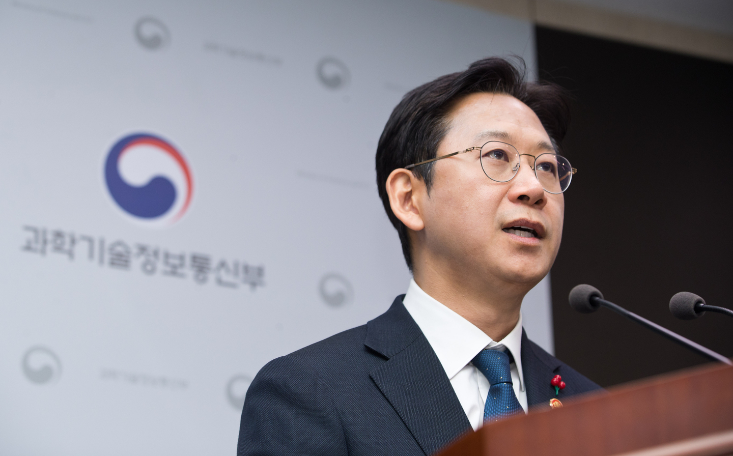 Science Minister Bae Kyung-hoon speaks at Government Complex Sejong in Sejong on Dec. 12. [YONHAP] 