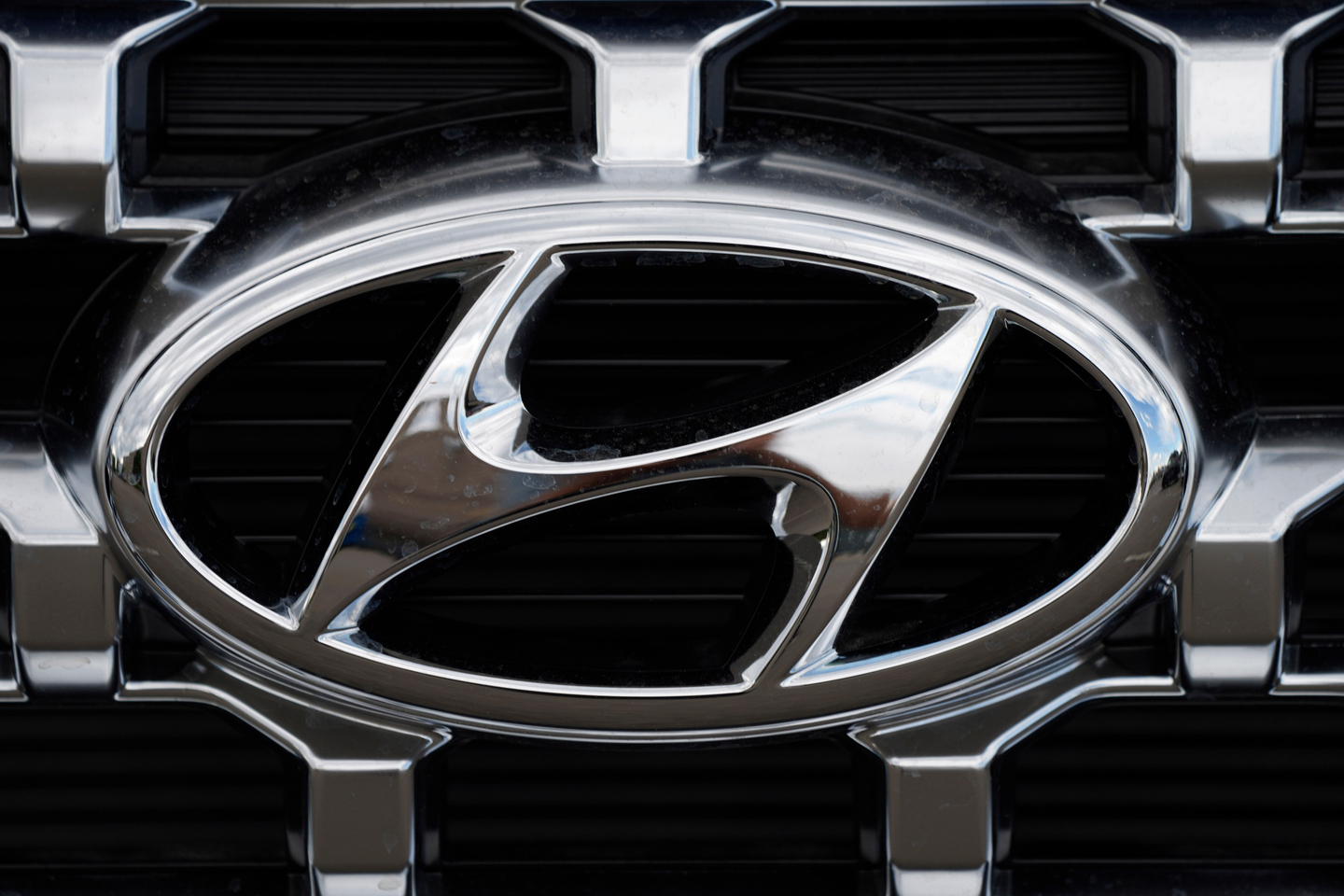 The Hyundai Motor logo is displayed, Sept. 12, 2021, in Littleton, Colo. [AP/YONHAP]