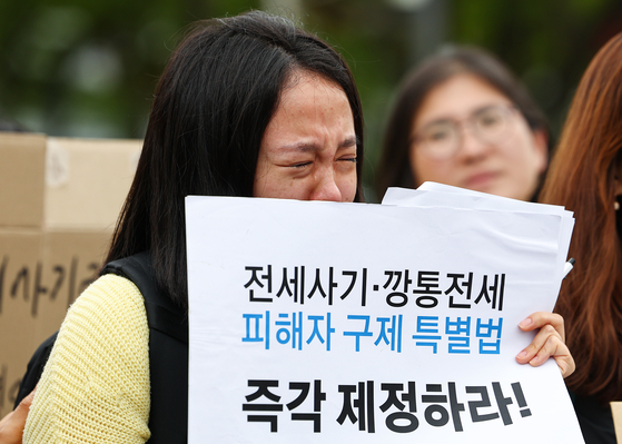 A jeonse fraud victim sheds tears during a protest held in front of the president's office in Yongsan, central Seoul, in April 2023. Photo is not directly related to the article. [YONHAP]