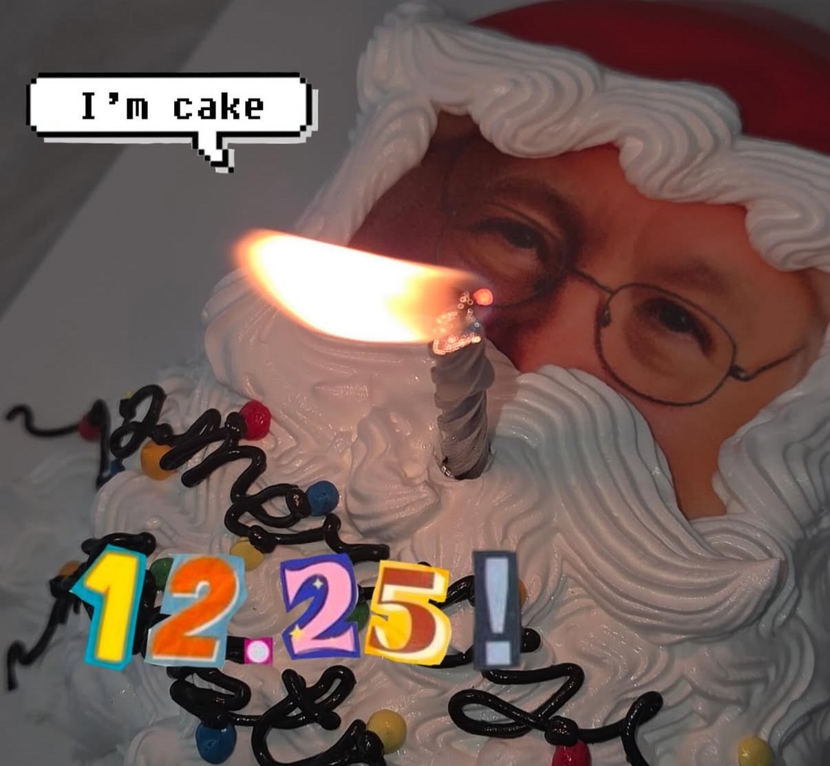 Santa face cake available at bakery Pixel in Mapo District, western Seoul [SCREEN CAPTURE]