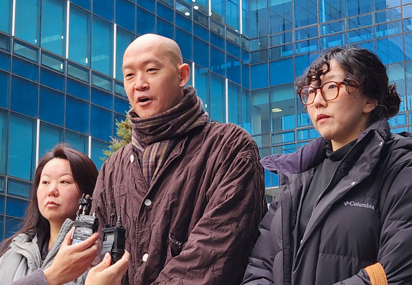 Tattooist Kim Do-yoon, who goes by the name Doy, speaks at a press conference after the Seoul Northern District Court upheld a guilty verdict for carrying out tattoo procedures without a medical license on Dec. 19. [YONHAP] 