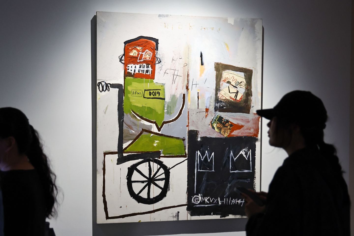 A view of the Jean-Michel Basquiat's solo exhibition "Signs: Connecting Past and Future,″ which runs through Jan. 31 of next year at the Dongdaemun Design Plaza (DDP) in central Seoul. [JOONGANG ILBO]