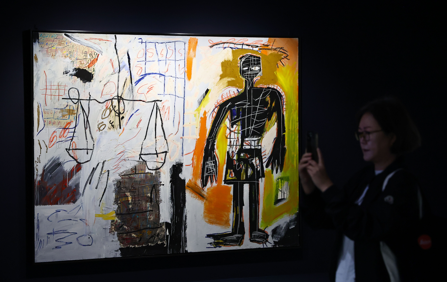 A view of Jean-Michel Basquiat's solo exhibition "Signs: Connecting Past and Future,″ which runs through Jan. 31 of next year at the Dongdaemun Design Plaza (DDP) in central Seoul. [JOONGANG ILBO]
