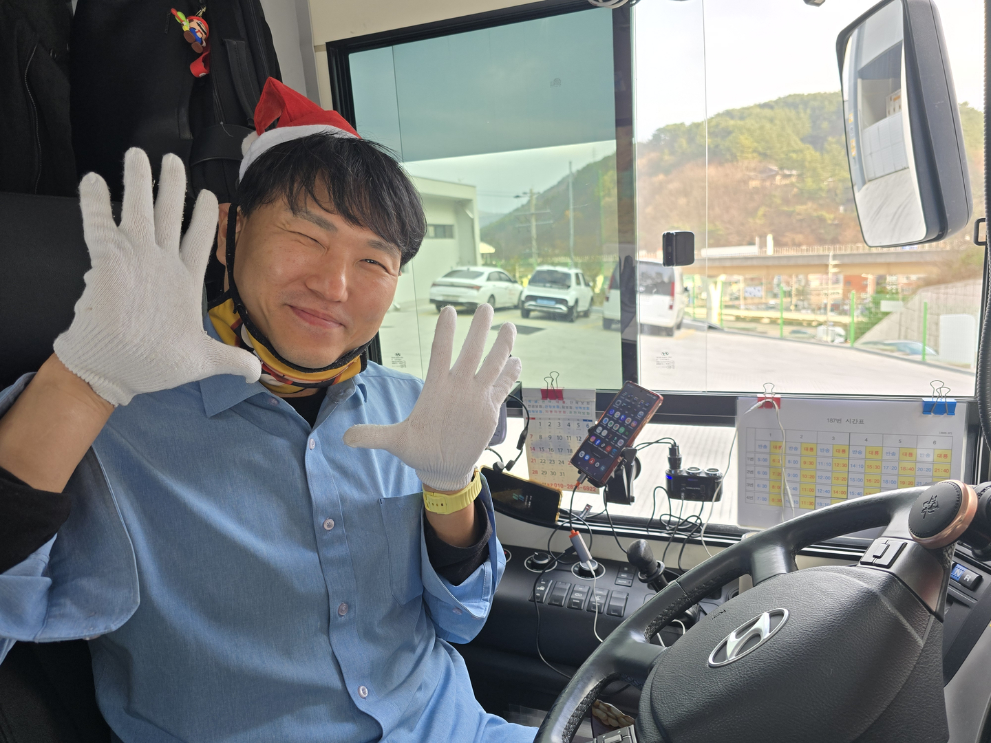 Ju Hyung-min, a bus driver with Daejin Transportation who has operated a Santa-themed bus since 2016, smiles for the camera after an interview with the JoongAng Ilbo on Dec. 20. [LEE EUN-JI]