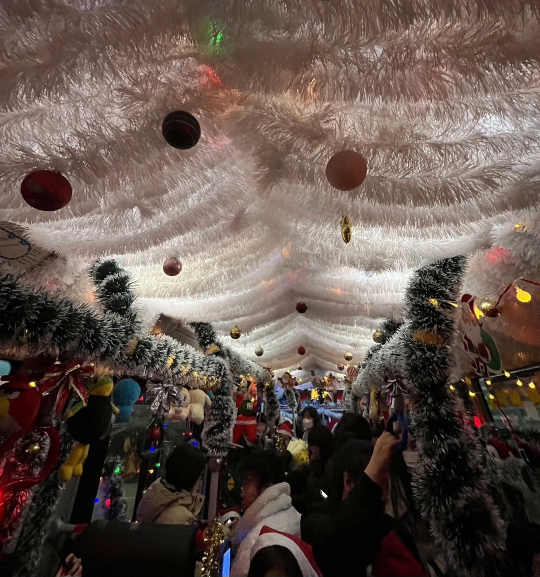 The interior of a Santa-themed bus crafted over 67 hours by Ju Hyung-min is seen in this photo uploaded to his Instagram. The Busan city government ordered the service to be suspended on Dec. 11 over fire safety concerns, and all interior decorations were later removed. [SCREEN CAPTURE]