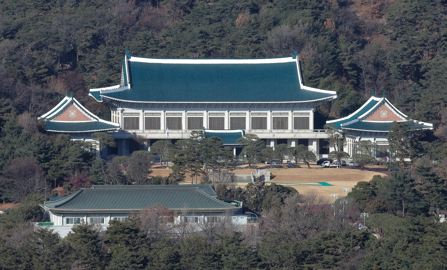 The Blue House is seen in central Seoul on Dec. 12. [NEWS1] 