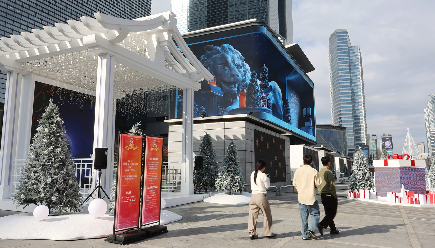 People pass by the 2025 Gangnam Media Winter Festa near Samseong Station in Gangnam District, southern Seoul, on Friday. The winter media art festival runs through Jan. 3. [YONHAP]