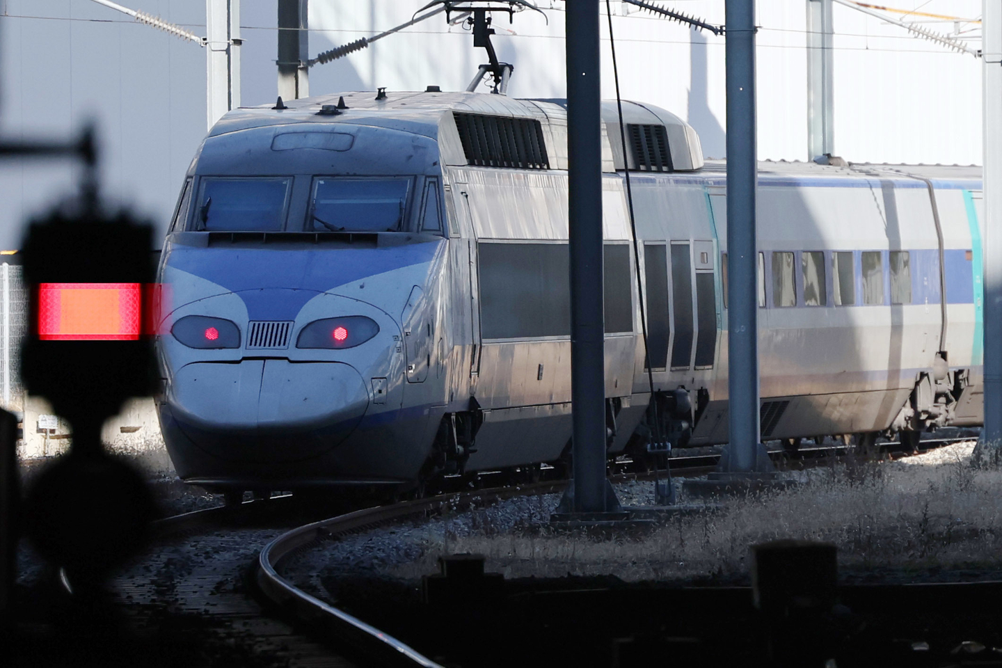 A train moves through Seoul Station in central Seoul on Dec. 22. [NEWS1] 