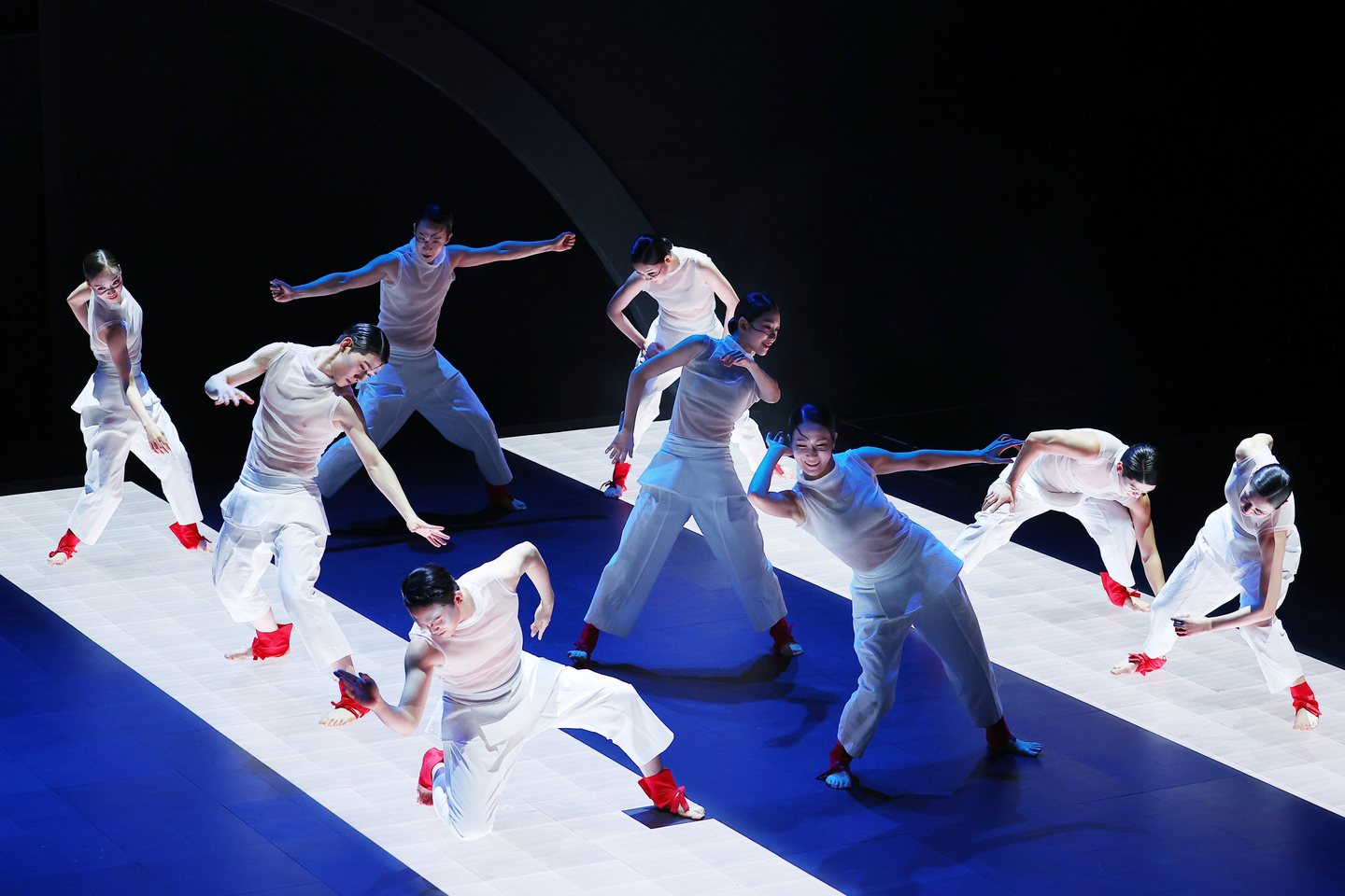 Seoul Metropolitan Dance Theatre performs ″Speed″ on April 24 [YONHAP]