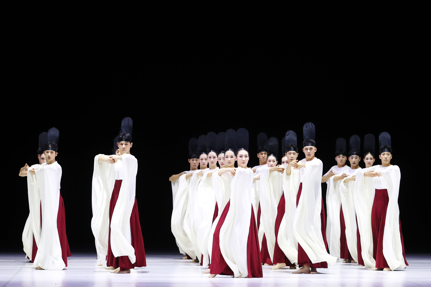 Seoul Metropolitan Dance Theatre performs ″Ilmu″ on Aug. 21 [YONHAP]