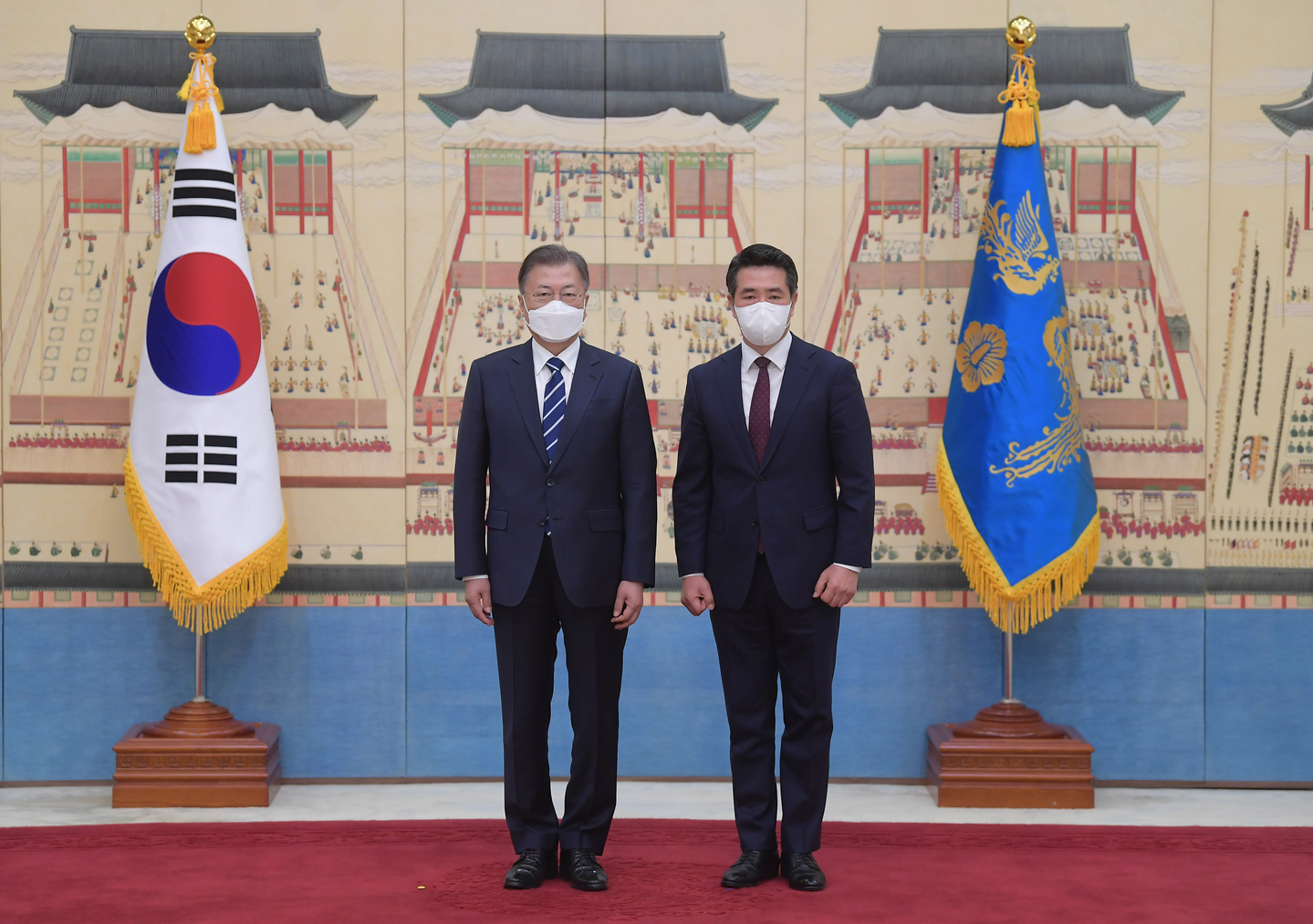 Korean Ambassador to Romania Rim Kap-soo, right, is seen during his appointment ceremony with former President Moon Jae-in at the Blue House on March 4, 2022. [YONHAP]