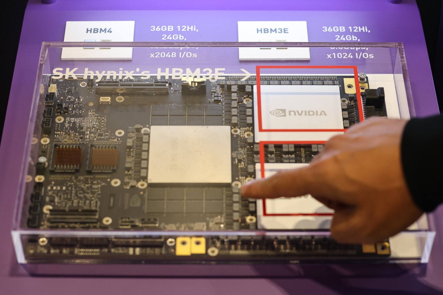 SK hynix's high-bandwidth memory solution HBM3E on display at the SK AI Summit 2025 held in Coex, southern Seoul, on Nov. 3 [YONHAP]