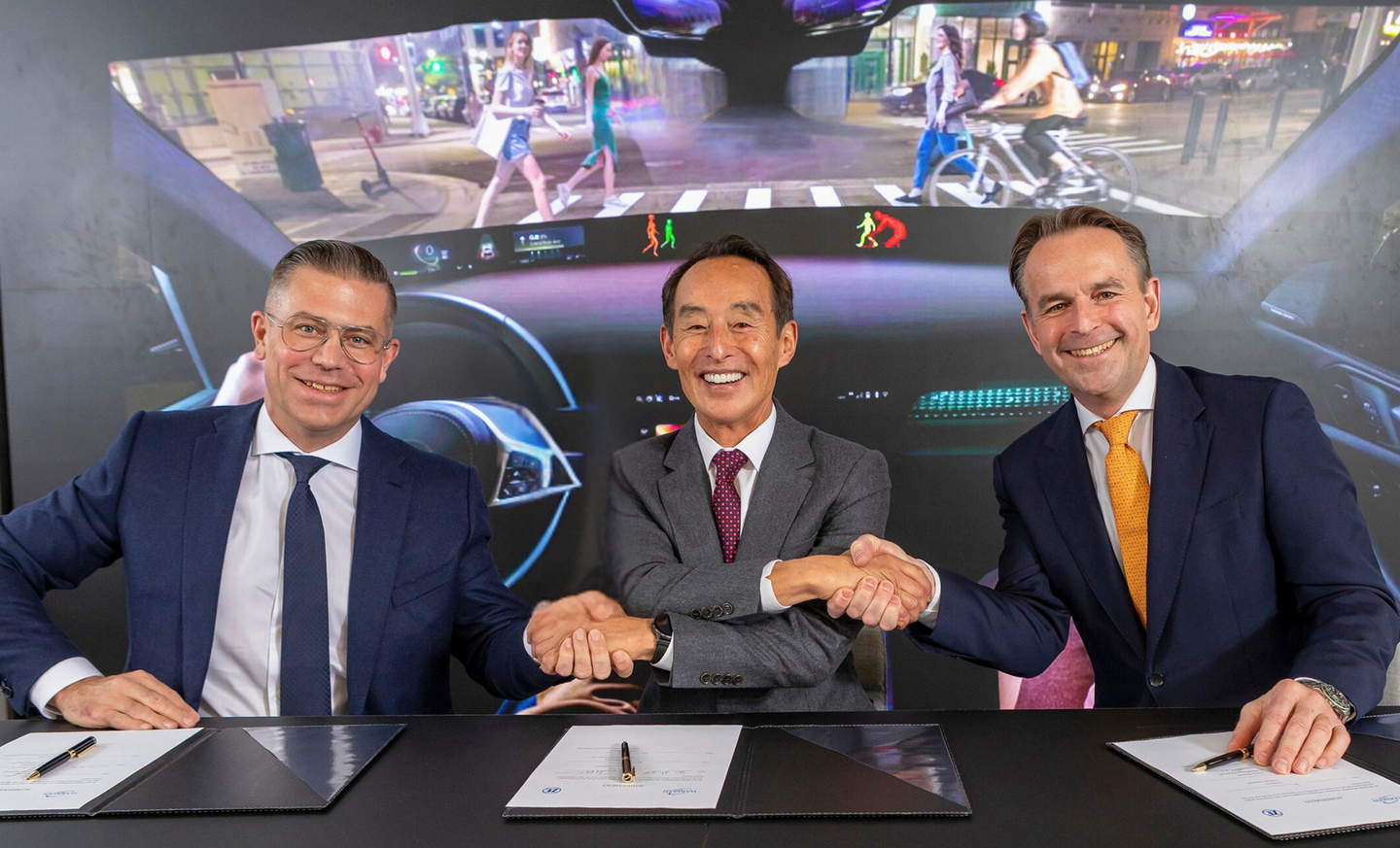 Matthias Miedreich, CEO of ZF Friedrichshafen, left, Young Sohn, chairman of the board of Harman, center, and Christian Sobottka, CEO of Harman, shake hands after signing an M&A for Samsung Electronics to acquire the advanced driver-assistance system (ADAS) business of ZF through its subsidiary Harman [SAMSUNG ELECTRONICS] 