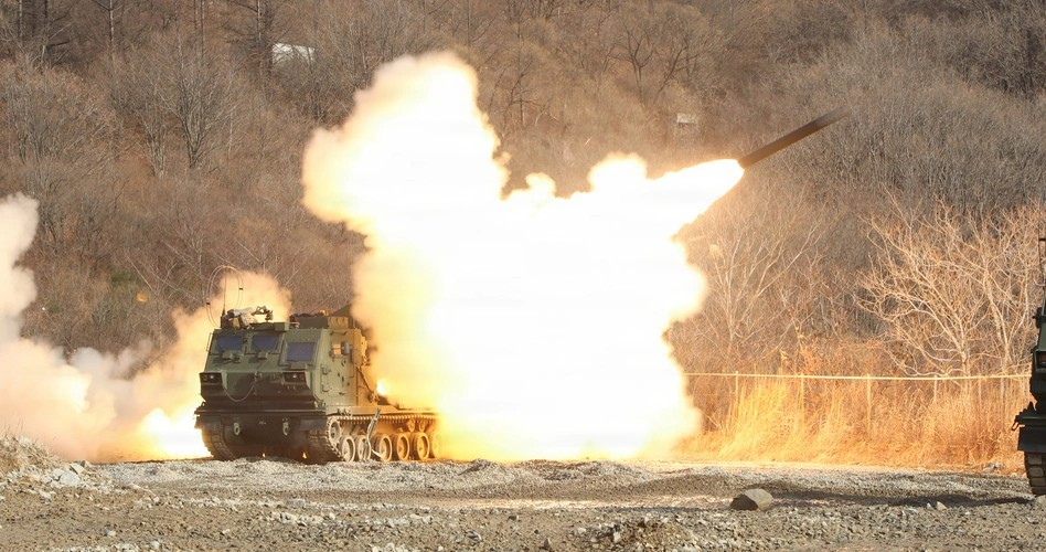 This photo, provided by the U.S. Army website, shows the 210 Field Artillery Brigade of the U.S. Eighth Army conducting live fire drills using their new equipment at Camp Casey, north of Seoul, on Dec. 11. [YONHAP] 
