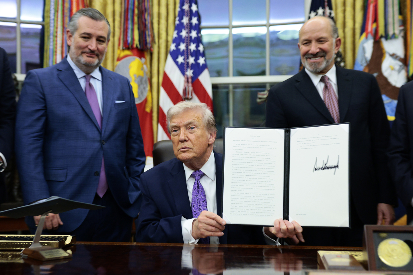U.S. President Donald Trump , center, delivers remarks with U.S. Senator Ted Cruz, left, and U.S. Secretary of Commerce Howard Lutnick during a signing ceremony on artificial intelligence in the Oval Office at the White House in Washington on Dec. 11. [EPA/YONHAP]