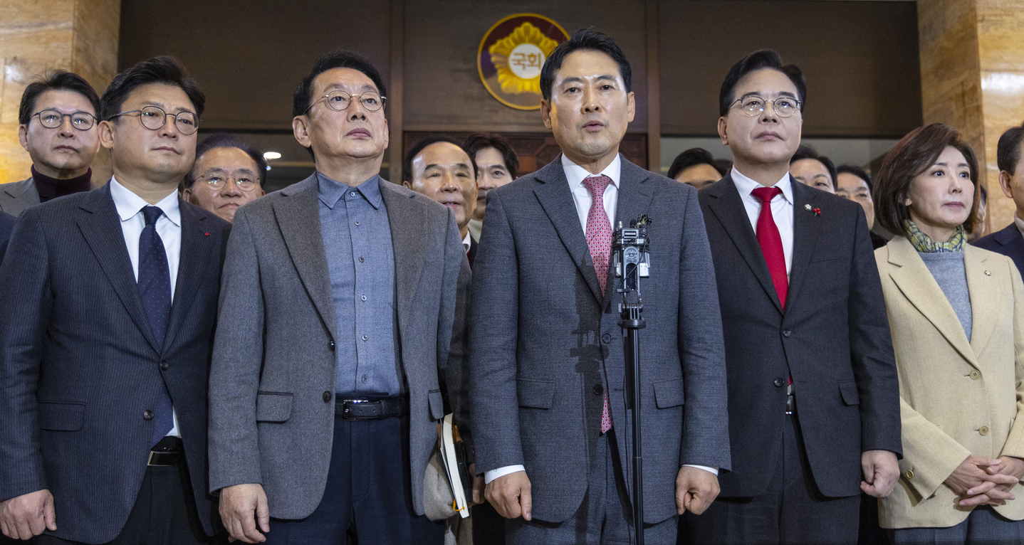 Jang Dong-hyuk, leader of the People Power Party, third from right, speaks at a news conference after staging a solo 24-hour filibuster opposing the bill to create special insurrection tribunals during a plenary session of the National Assembly on Dec. 23, urging President Lee Jae Myung to exercise his right to request reconsideration of the legislation. [YONHAP]