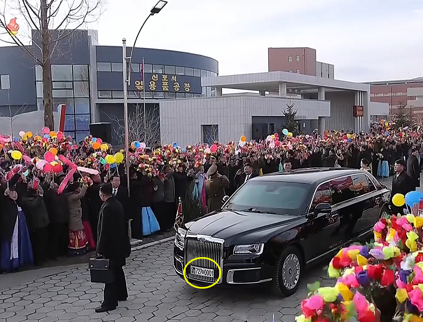 North Korean leader Kim Jong-un attends the completion ceremony of a local factory built in Sinpho, South Hamgyong Province, under the regime’s 20X10 Regional Development Policy on Dec. 19, Korean Central Television reported on Dec. 21. Footage released by the broadcaster shows Kim arriving in his personal Aurus vehicle fitted with a new license plate reading “7·27 0001.” The previous plate used on the vehicle read “7·27 1953.” [SCREEN CAPTURE]