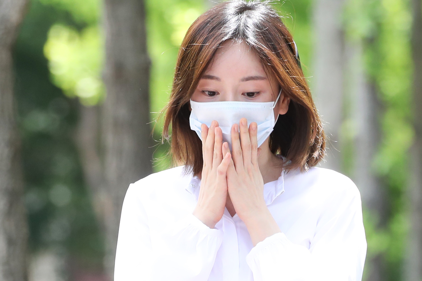 Hwang Ha-na, the granddaughter of the founder of Namyang Dairy Products, leaves the Suwon Detention Center in Paldal District, Suwon, on July 19, 2019. [YONHAP]