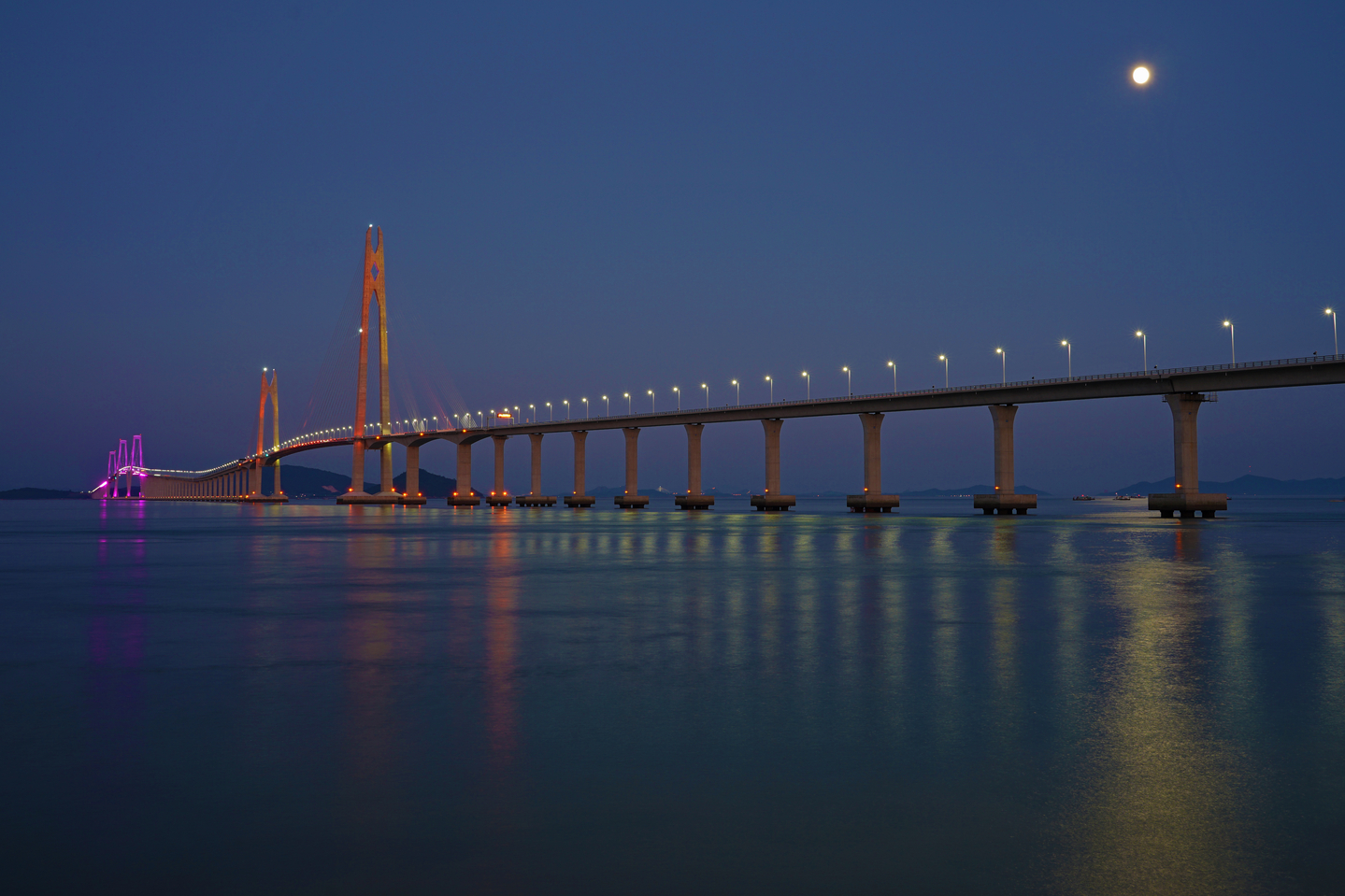 The moon shines over the sea by Cheonsa Bridge in Shinan County, South Jeolla, in August 2019. [BAEK JONG-HYUN]