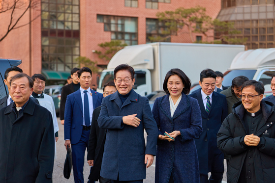 President Lee Jae Myung and first lady Kim Hea Kyung are seen at Myeongdong Cathedral for Christmas Day on Dec. 25. [PRESIDENTIAL OFFICE] 