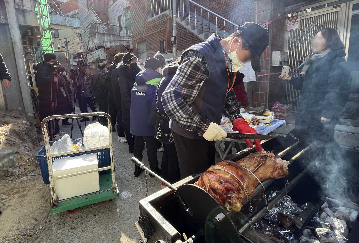 Residents of Daegu's Buk District hold a pork barbecue party to oppose the construction of an Islamic mosque in Daehyeon-dong on Dec. 15, 2022. [YONHAP]