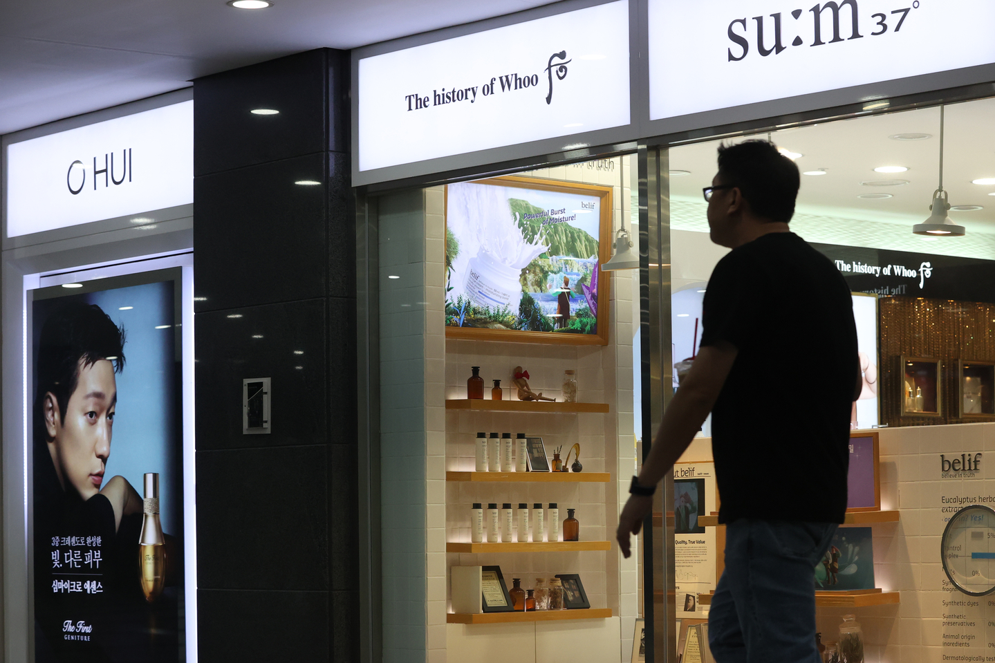 LG H&H's cosmetic brands are seen at a store in Seoul on Oct. 31, 2023. [YONHAP]