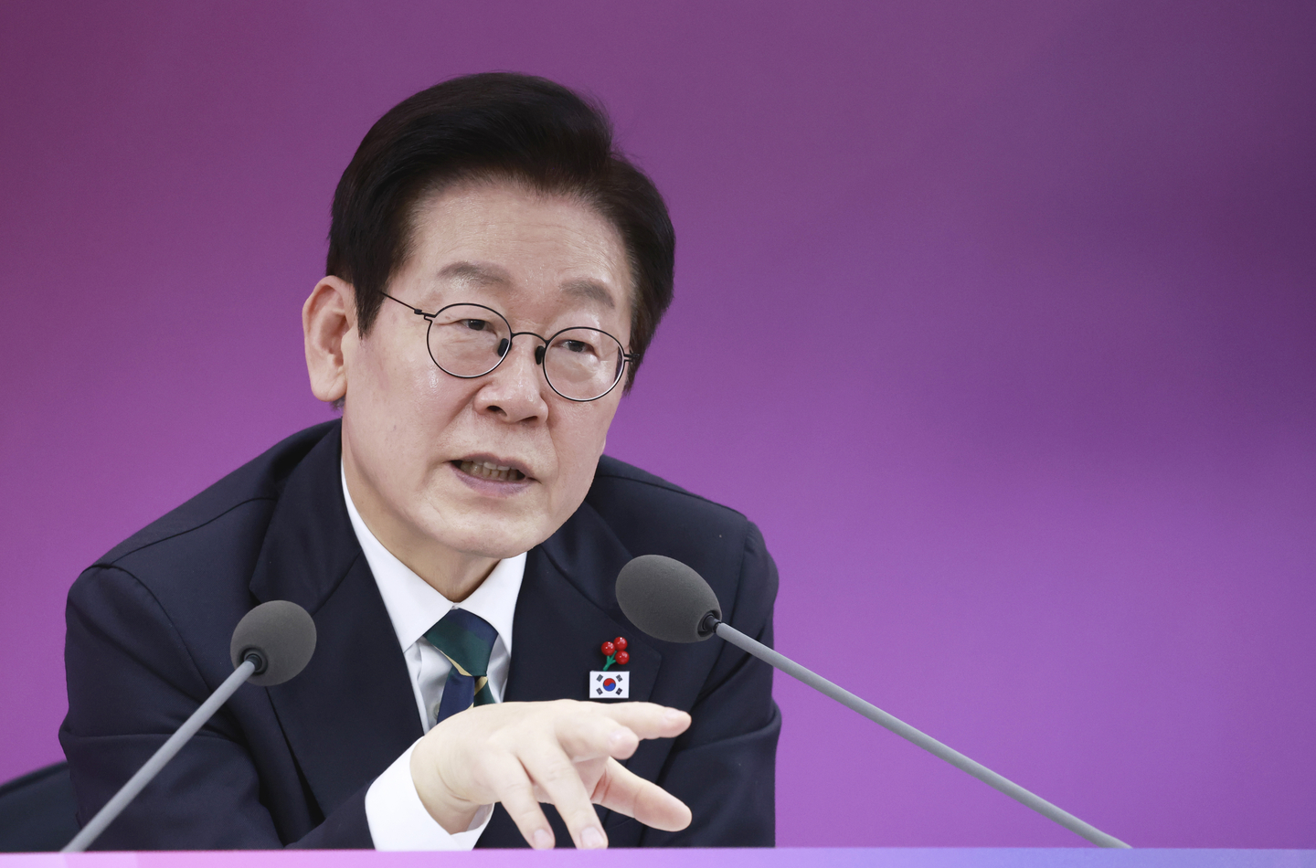 President Lee Jae Myung speaks during a policy briefing by the Ministry of Oceans and Fisheries in the southeastern city of Busan on Dec. 23. [YONHAP]