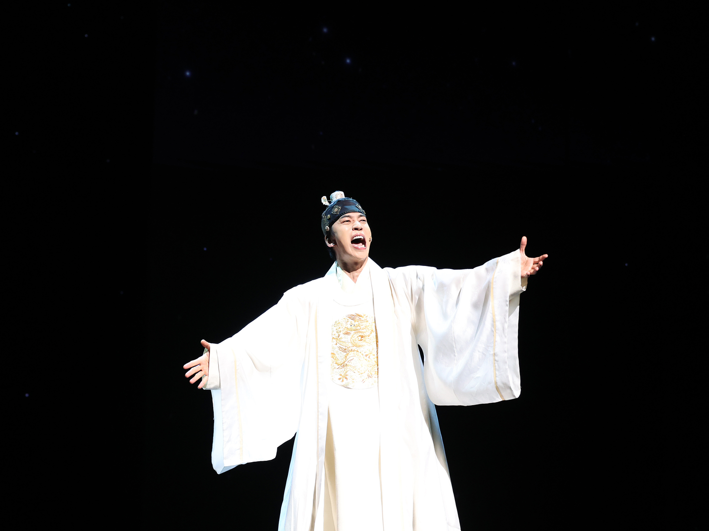 A scene from the ongoing sageuk, or Korean historical drama, fantasy musical ″Man in Hanbok″ [YONHAP]
