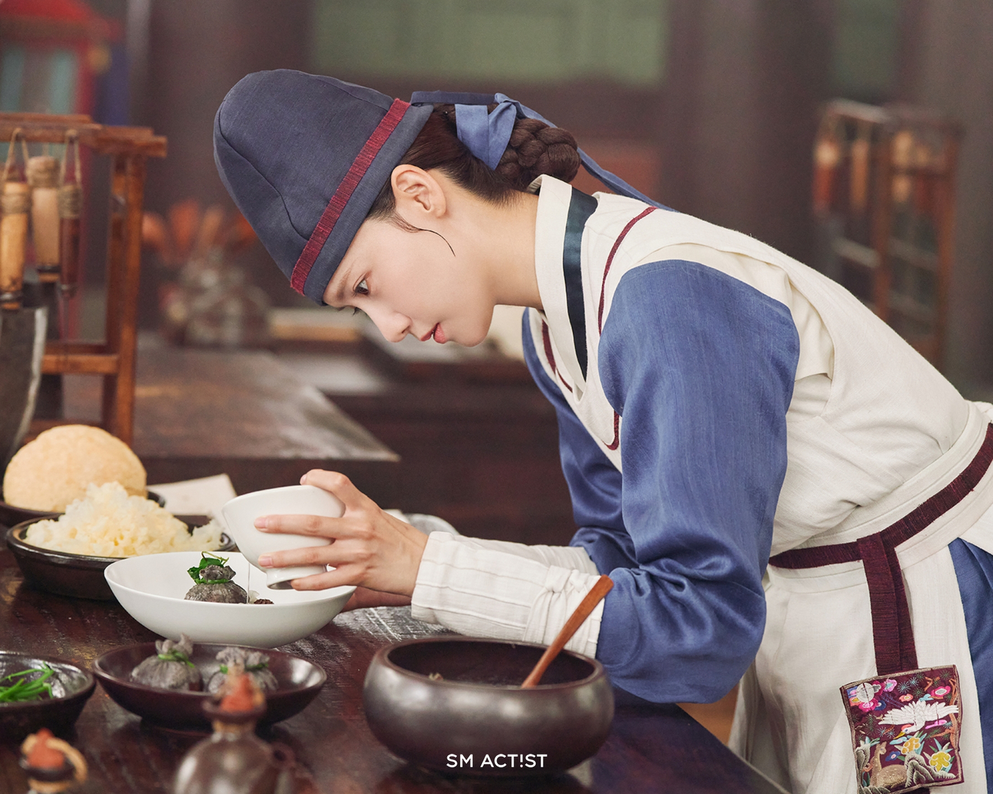 A scene from the hit sageuk fantasy drama series "Bon Appétit, Your Majesty" that aired this year through Sept. 28. [SM ENTERTAINMENT]