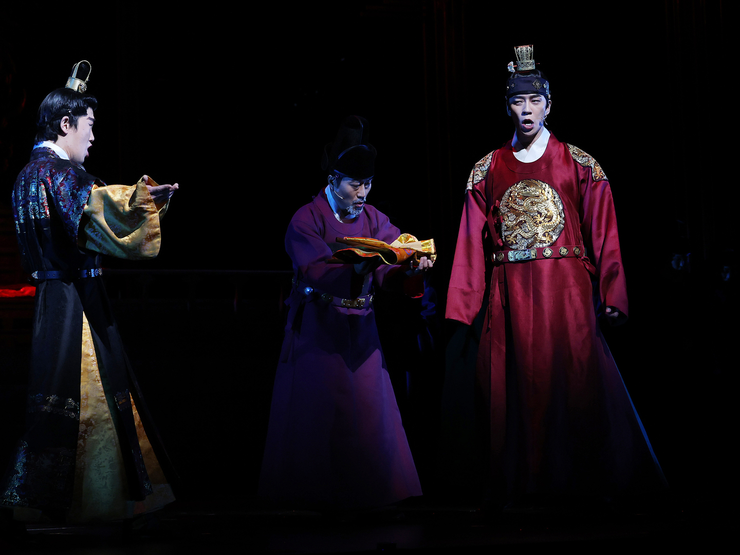 A scene from the ongoing sageuk, or Korean historical drama, fantasy musical ″Man in Hanbok″ [YONHAP]
