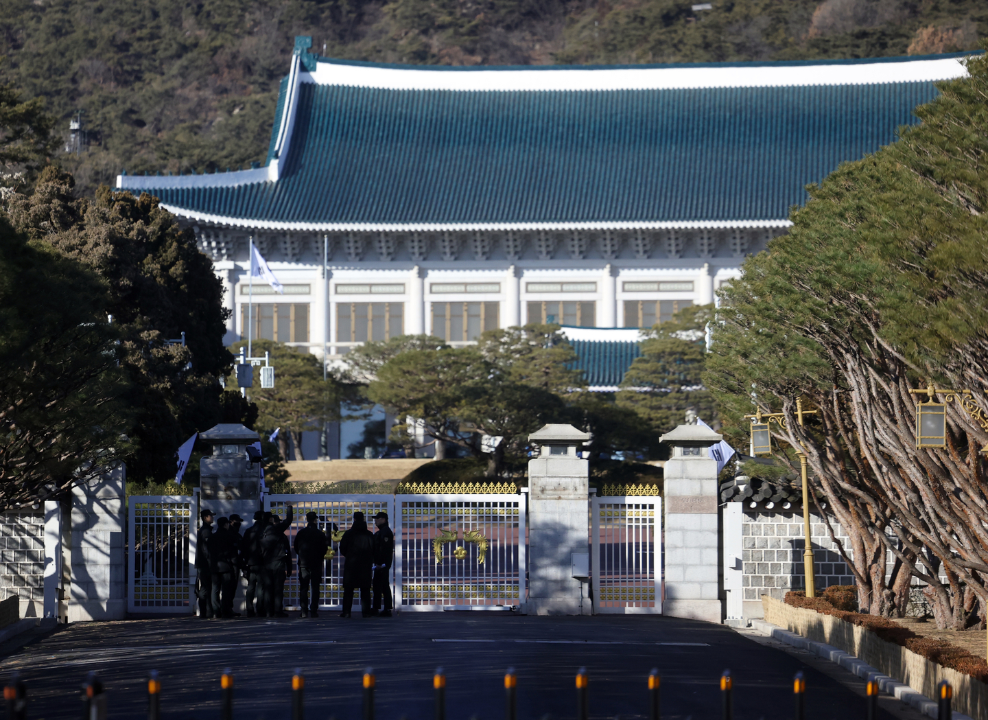 The entrance to the Blue House is seen in central Seoul on Dec. 21. [YONHAP] 