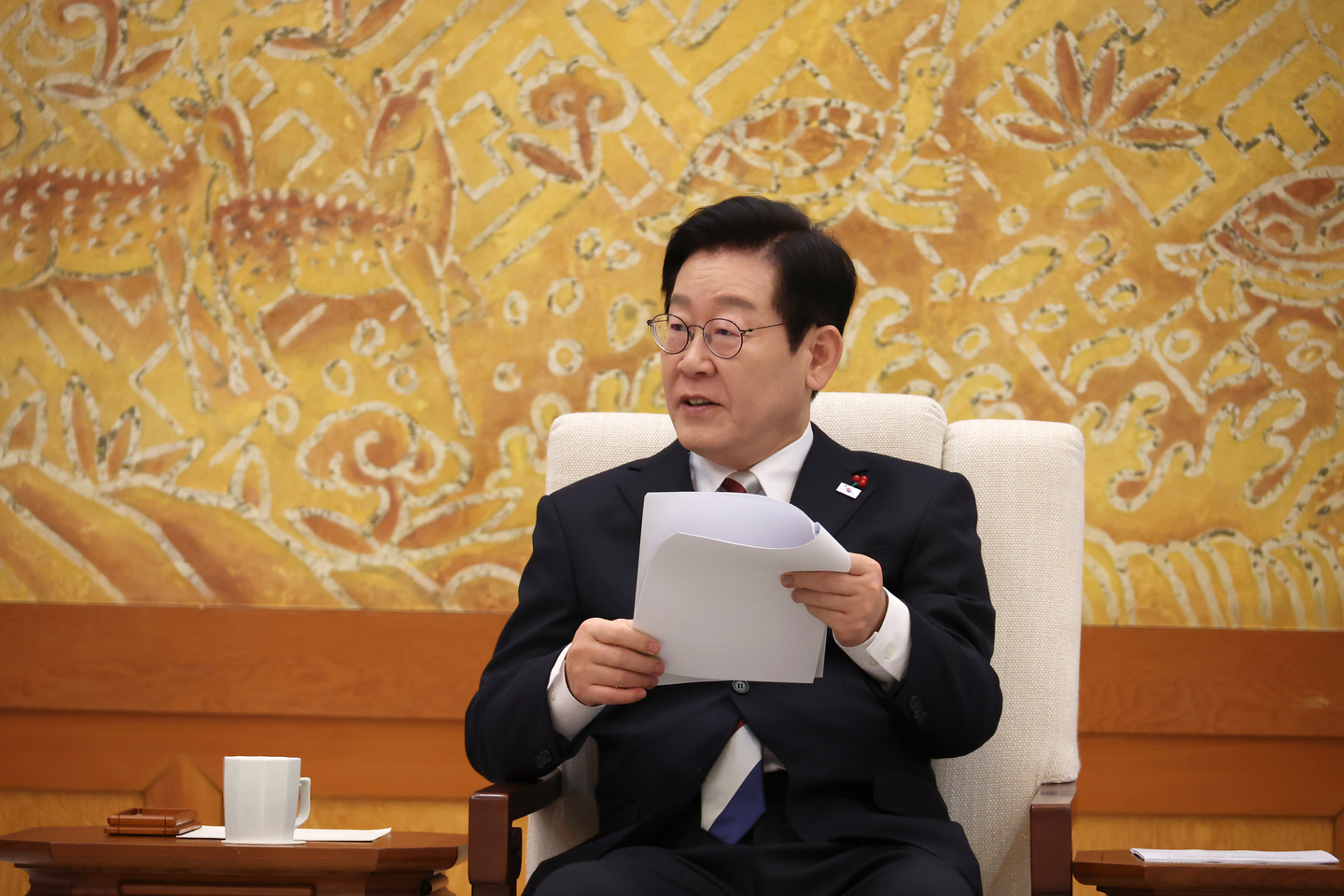 President Lee Jae Myung speaks during a meeting at the Blue House in central Seoul on Dec. 29. [JOINT PRESS CORPS] 