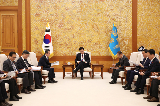 President Lee Jae Myung, center, attends a meeting at the Blue House in central Seoul on Dec. 29. [JOINT PRESS CORPS] 