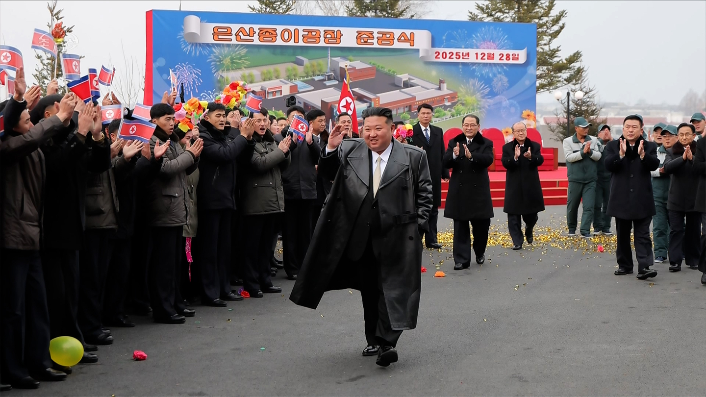 North Korea's leader Kim Jong-un, central, attends the inauguration ceremony of a paper mill in Unsan County, South Phyongan Province, on Dec. 28. [YONHAP] 