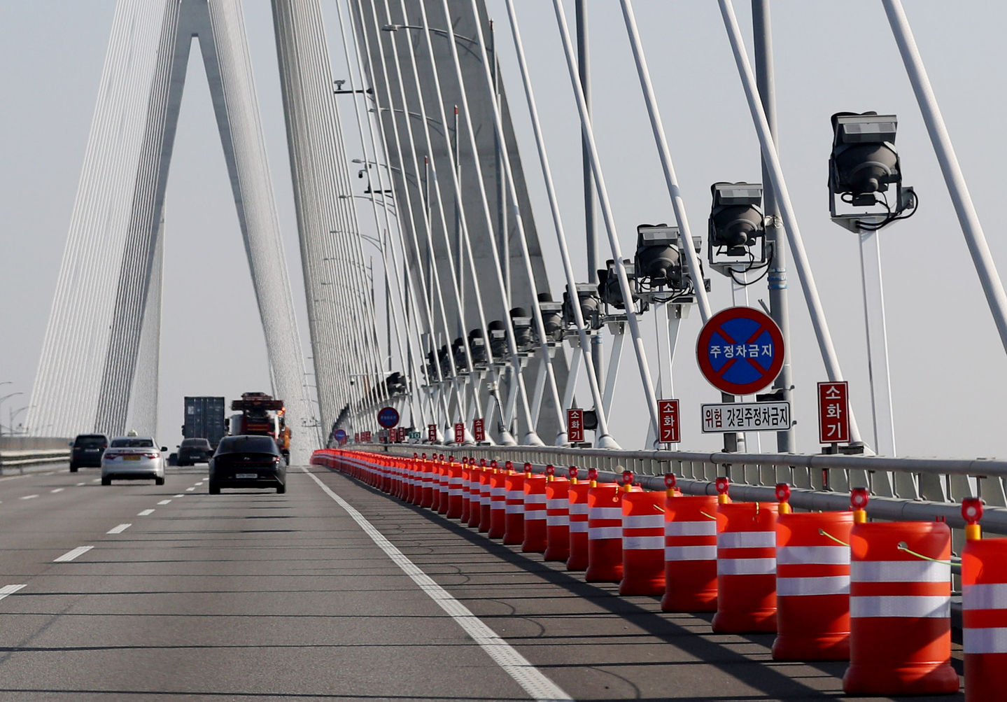 Incheon Bridge is pictured on Nov. 18, 2022. [YONHAP] 
