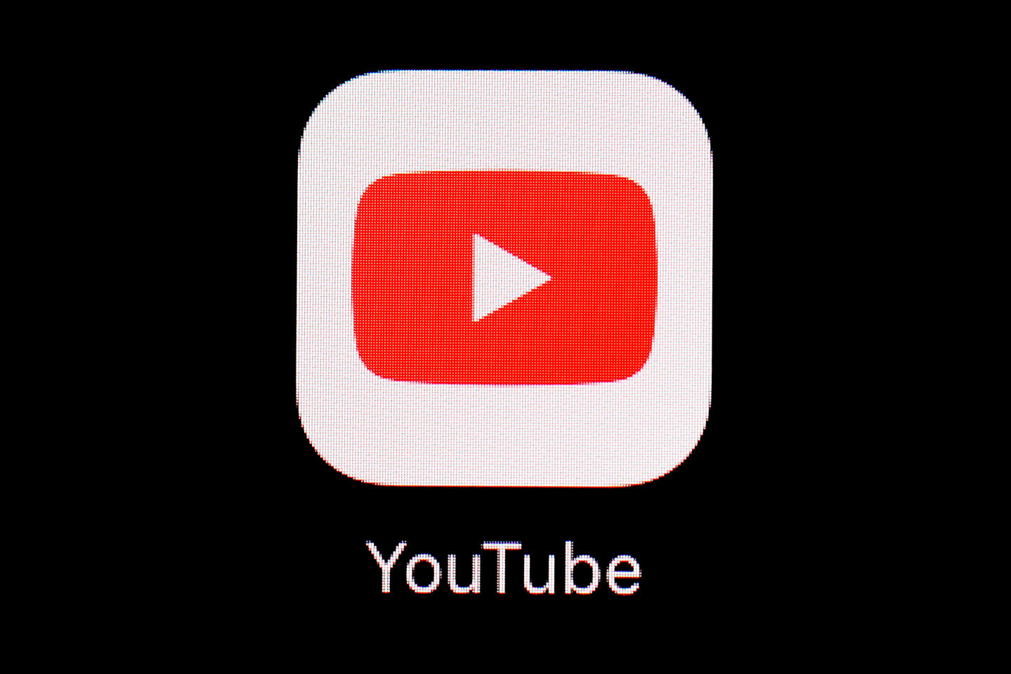 The YouTube app is displayed on an iPad in Baltimore on March 20, 2018. [AP/YONHAP]