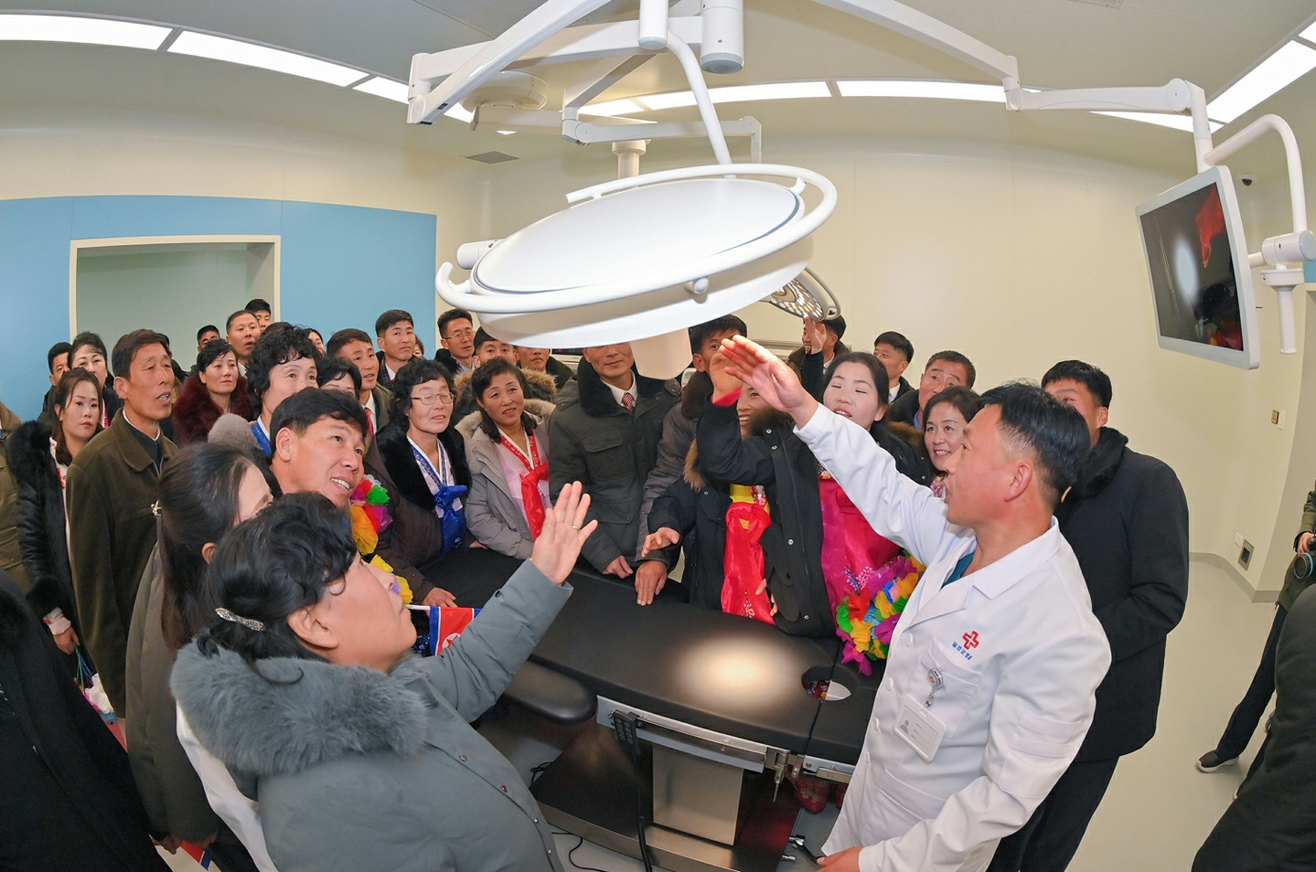 North Korean residents tour the Ryonggang County Hospital, a newly built hospital under Kim's regional development policy, on Dec. 29, in this photo carried by the North's official Korean Central News Agency on Dec. 30. [RODONG SINMUN]