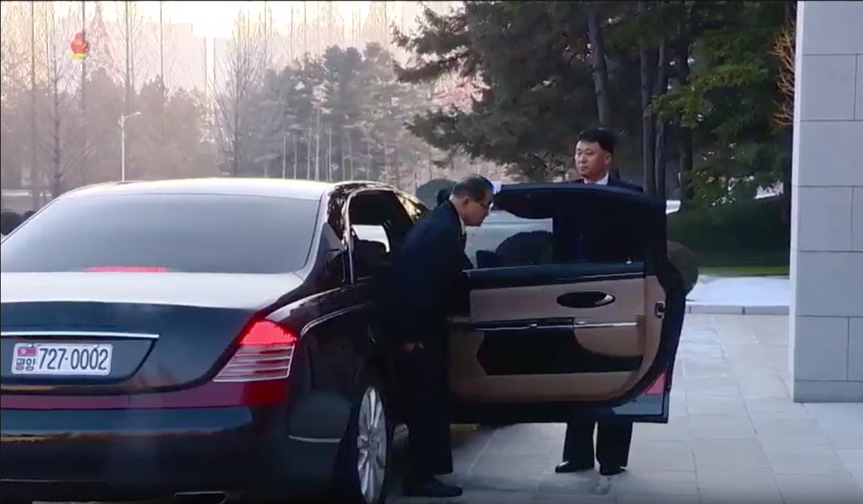 This image, captured from footage of North Korea's state-run TV station, shows Premier Pak Thae-song getting off a vehicle bearing the license plate ″7·27 0002″ to attend an enlarged plenary meeting of the ruling Workers' Party of Korea on Dec. 11. [SCREEN CAPTURE]