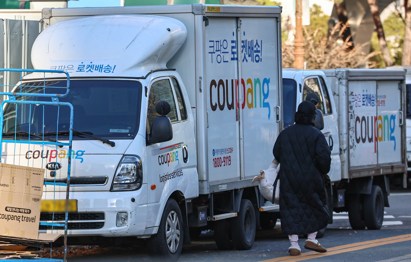 A Coupang delivery truck is seen parked in front of a logistics center in Seoul on Dec. 30. [NEWS1]