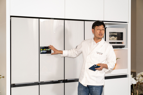 Chef Park Jun-woo demonstrates the Samsung Electronics Bespoke AI Hybrid Kitchen Fit Max at the La Liste 2026 awards on Dec. 27. [SAMSUNG ELECTRONICS]