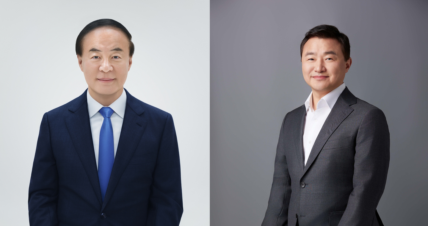 Samsung Electronics Vice Chairman Jun Young-hyun, left, and Samsung Electronics President Roh Tae-moon [SAMSUNG ELECTRONICS]