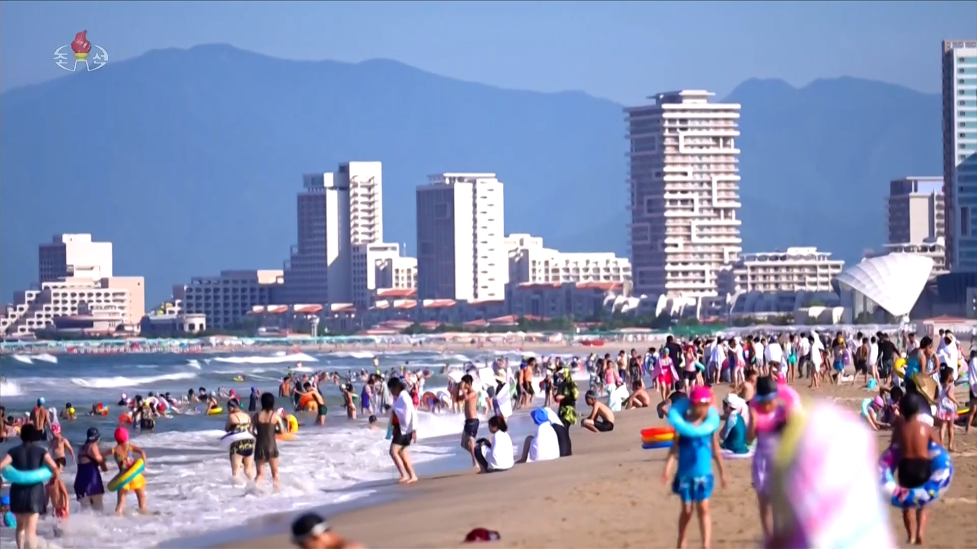 A screen capture from Korean Central Television (KCTV) shows crowds of workers visiting the Wonsan Kalma coastal tourist area, which is reportedly bustling daily with visitors from across North Korea, according to a KCTV report on July 16, 2025. [YONHAP]