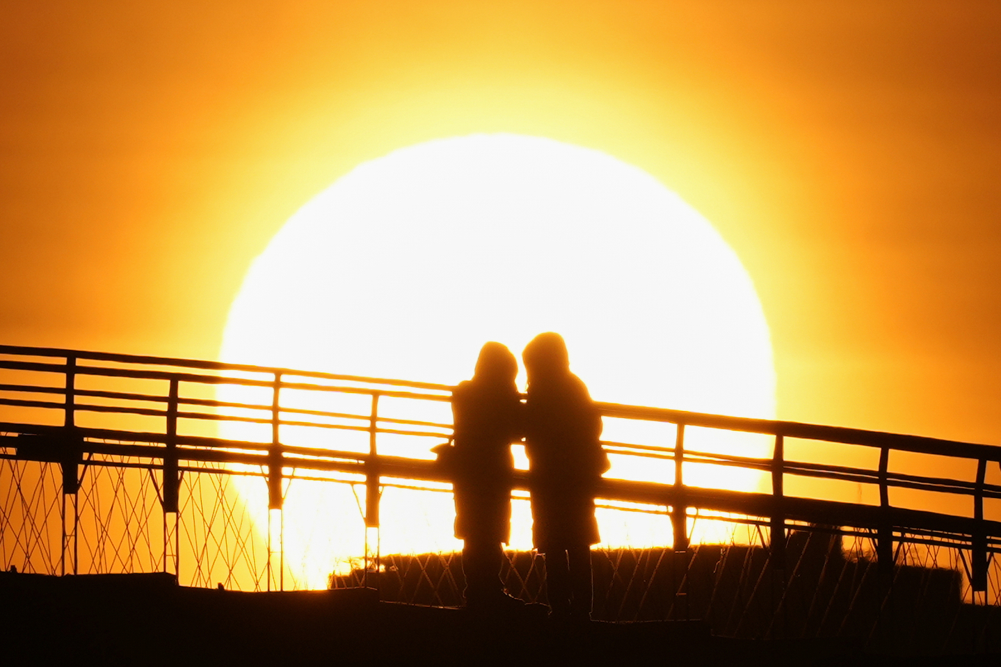 People watch the sunrise on New Year's Day in Seoul, Korea on Jan. 1, 2026. [AP/YONHAP]