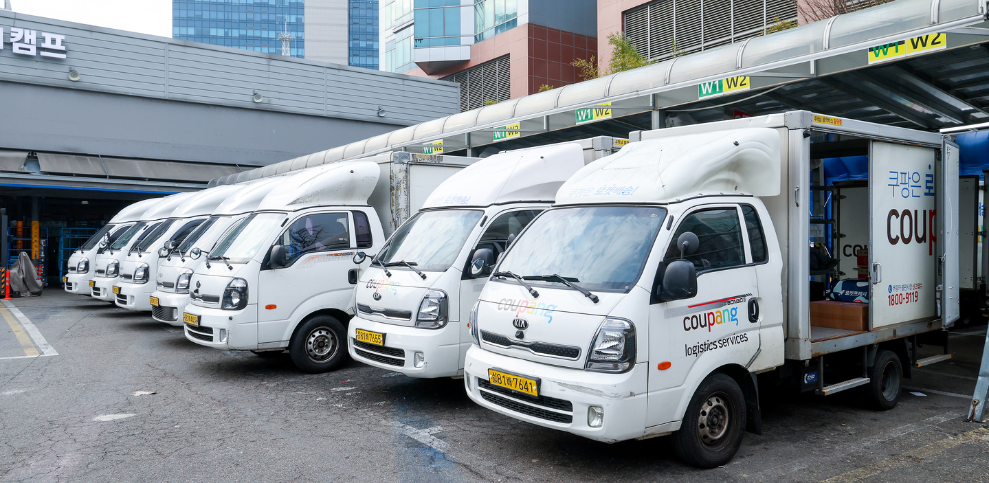 Delivery trucks are parked at a Coupang logistics center in Seoul on Dec. 28, 2025. [WOO SANG-JO]