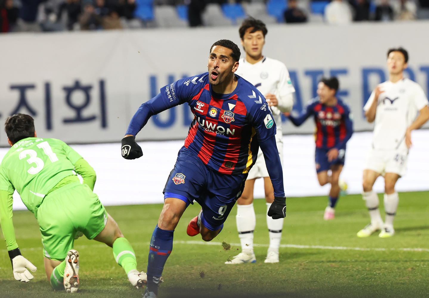 Suwon FC forward Pablo Sabbag, front center, celebrates scoring during a K League 1 match against Daegu FC at Suwon Sports Complex in Suwon, Gyeonggi, on Nov. 2, 2025. [YONHAP]