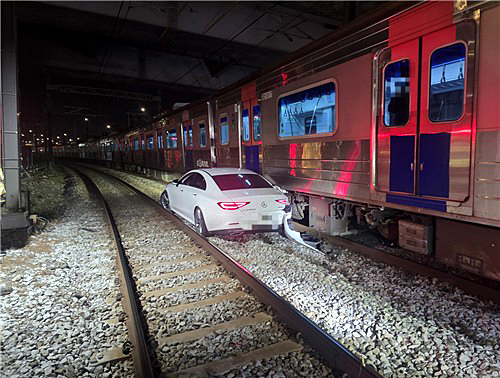 A white sedan car is seen fallen from an overpass near Seobinggo Station in central Seoul on Jan. 4, 2026. [YONGSAN FIRE STATION]