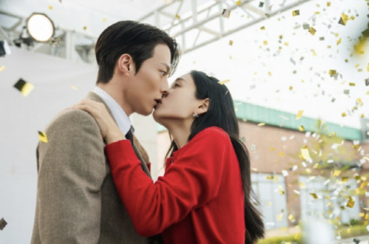 A scene from the SBS television drama series ″Dynamite Kiss″ [SBS]