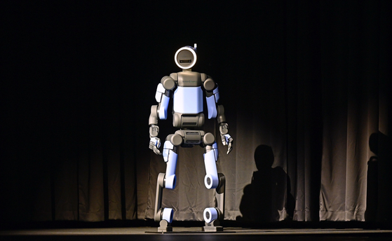 The latest Atlas humanoid robot, developed by Boston Dynamics, appeared at its debut stage at the CES 2026 in Las Vegas on Jan. 5. [HYUNDAI MOTOR]